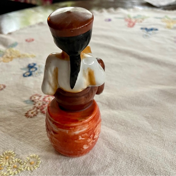 Vintage Asian Man Sitting on Barrel Figurine. Occupied Japan. 5"H x 4"W - Picture 11 of 16